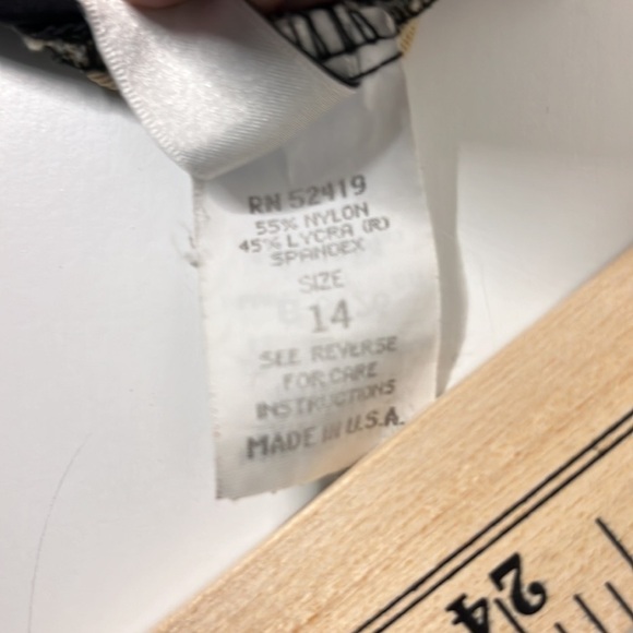 SIMPLY Skinny by Elizabeth Stewart black bathing suit, 14, in good condi… - Picture 4 of 5